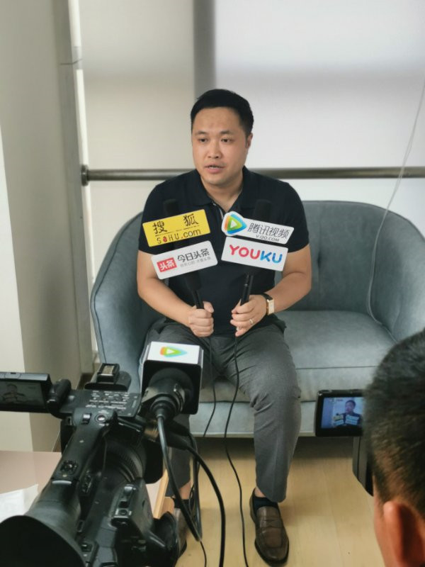 黄喆接受采访