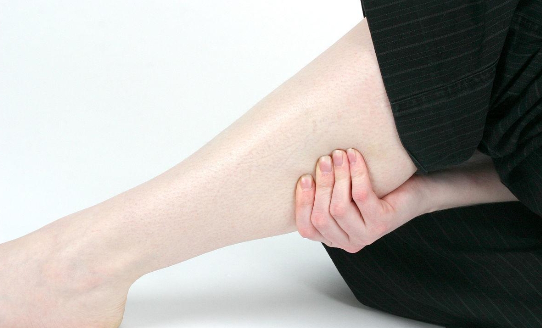 女性腿酸痛